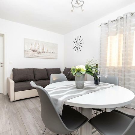 Апартаменты Apartman Topic Каштела Экстерьер фото