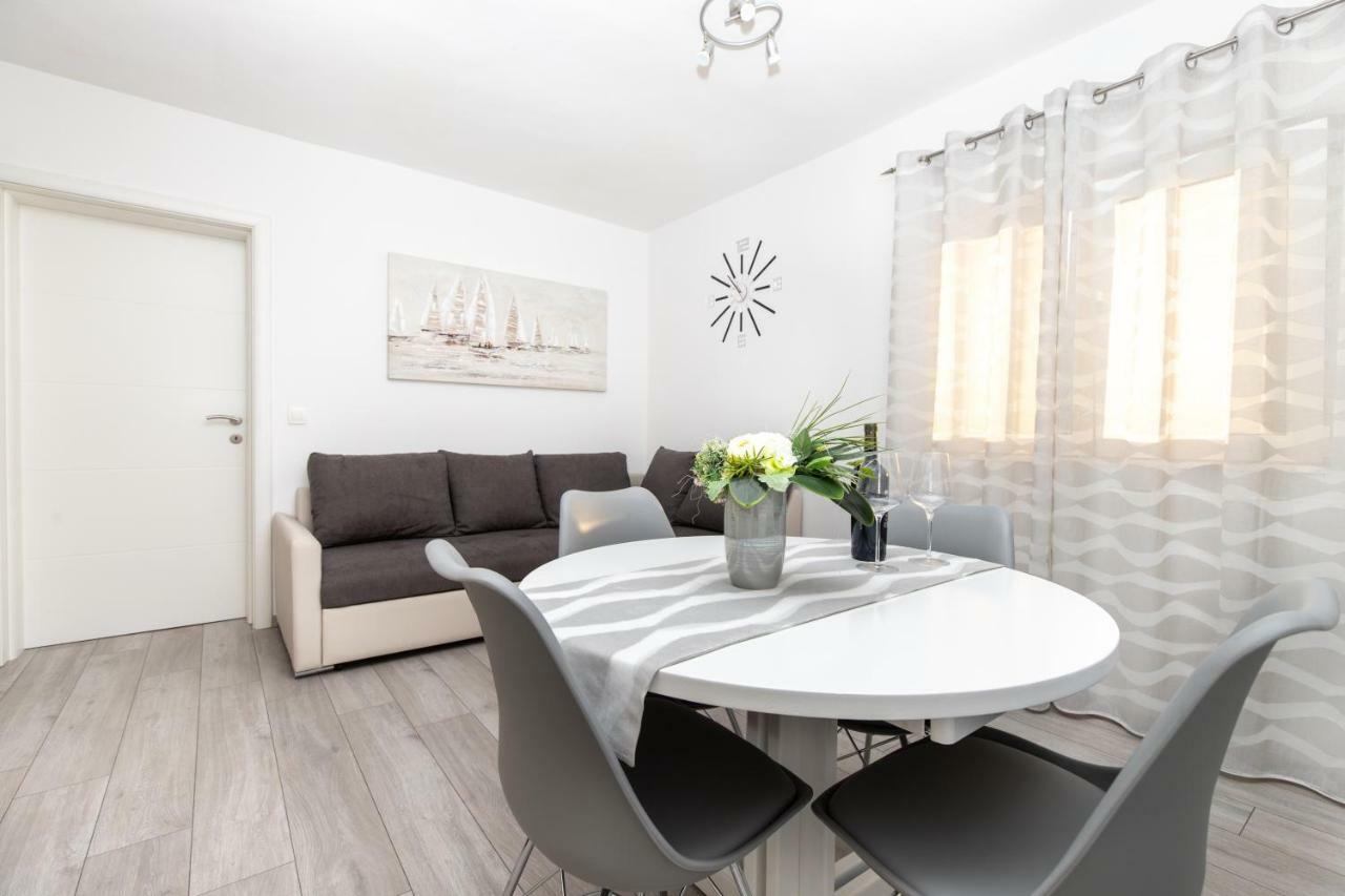 Апартаменты Apartman Topic Каштела Экстерьер фото